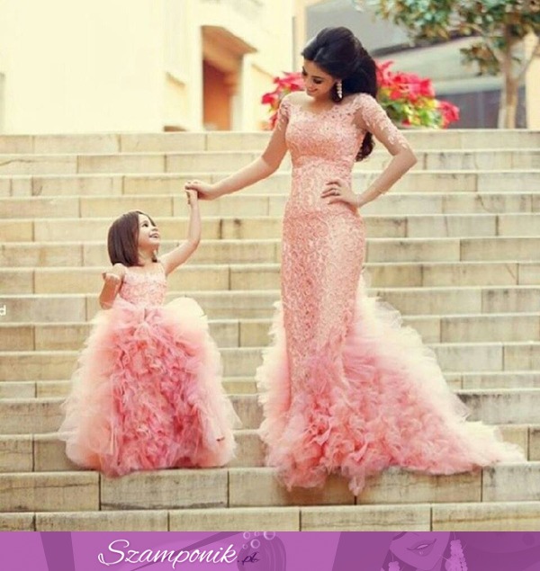 Mama i jej córka w takich samych sukniach! Super!