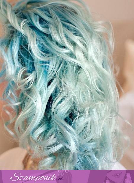 Odważne niebieskie włosy, wow!