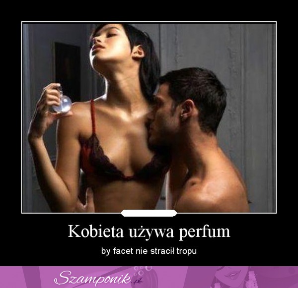 Kobieta używa perfum