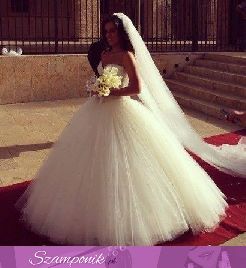 Przepiękna suknia ślubna z welonem!