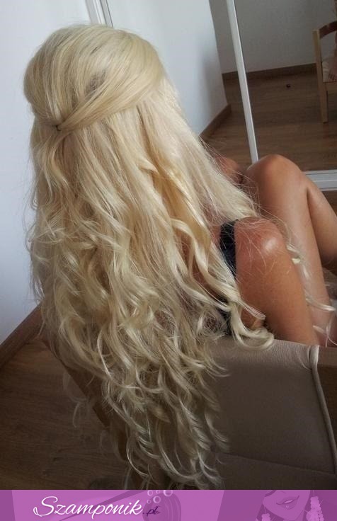 Długie piękne blond loki